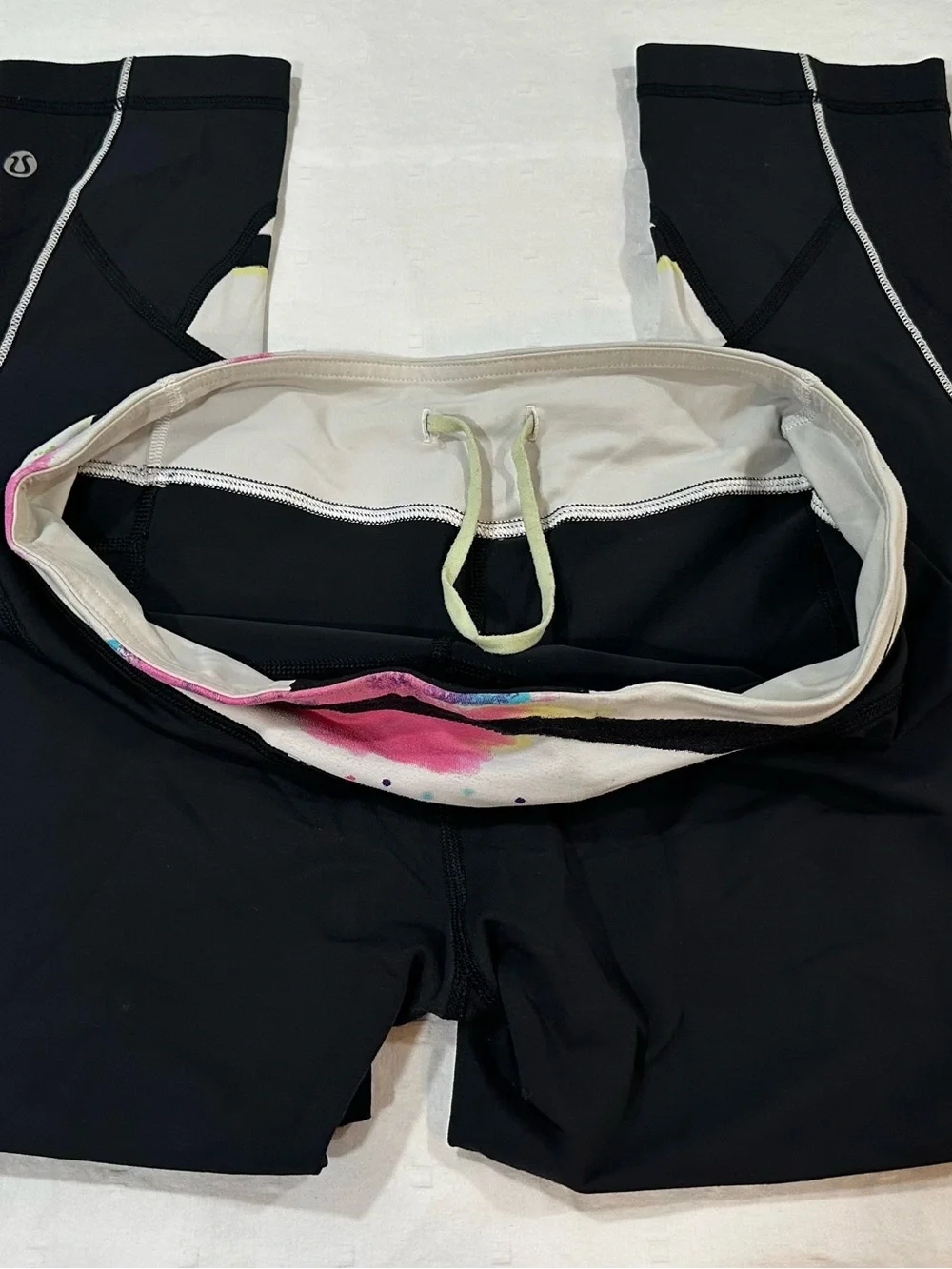 Lululemon Run Inspire Crop II Size 8 Black Groovy Stripe Rare Vintage